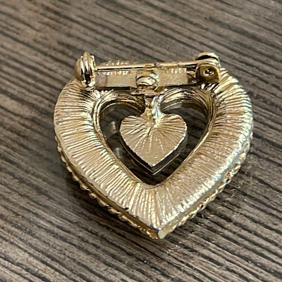 Vintage Light Gold-tone Texture Heart Pin with Rhinestone Accents - Picture 4 of 15